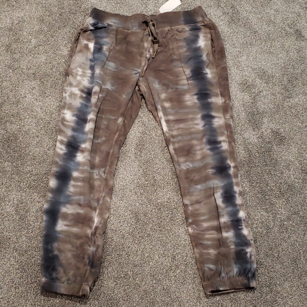 NWT Young fabulous & broke weekender  jogger pant